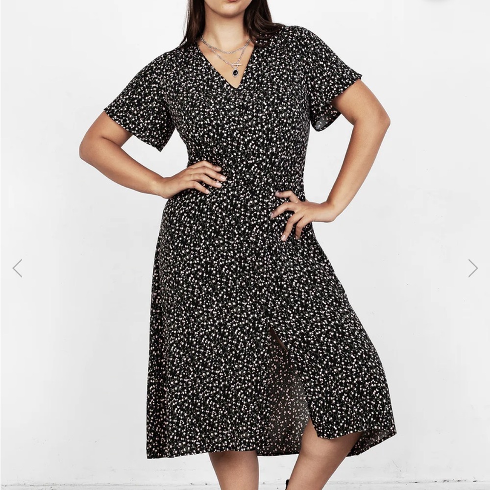Disturbia Lily of the Valley midi dress. Dark Floral. Rayon. Button up